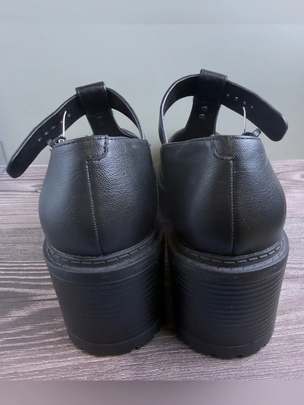 GBG Los Angeles Black Platform Mary Jane Heels Womens 7.5